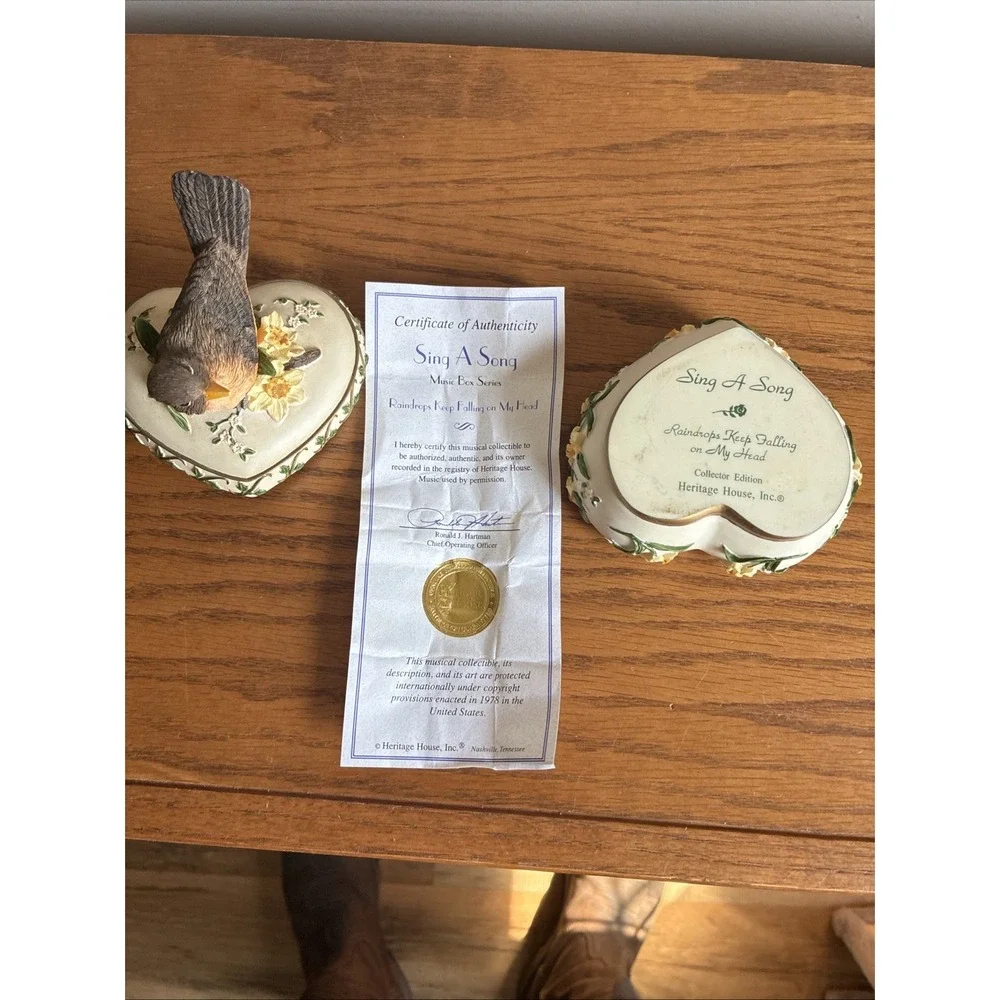 Heritage House Robin Sing A Song Music Box 